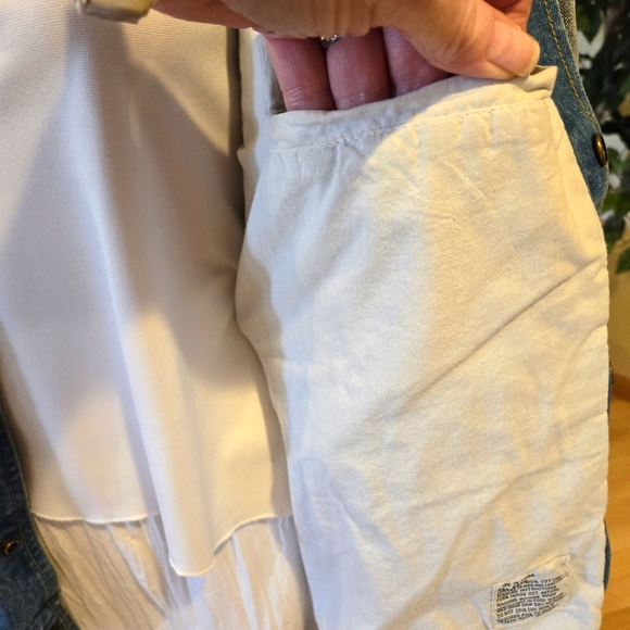 Vintage Hot Tracks Woman's 2 Tone Denim Jacket, Snap Closure, Size Large - Picture 14 of 16